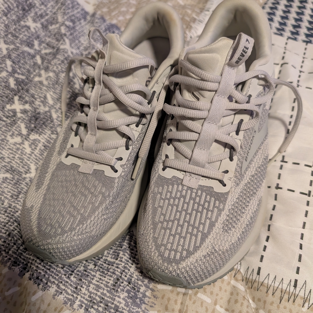 Brooks White Athletic Sneakers